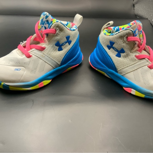 Under Armour Kids Colorful Sneakers Size 5 K Pink Laces White Blue Yellow - Picture 9 of 10